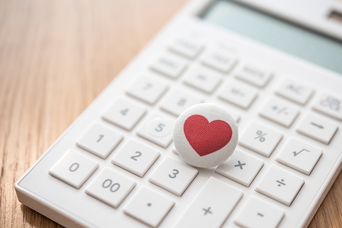 婚約指輪の値段の相場はどれくらい？ 値段を左右する4つの要素