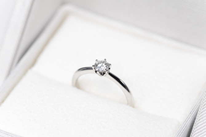 普段使いしやすい婚約指輪の特徴