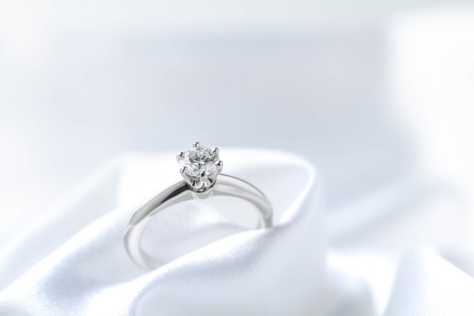 婚約指輪に刻印する手法と特徴