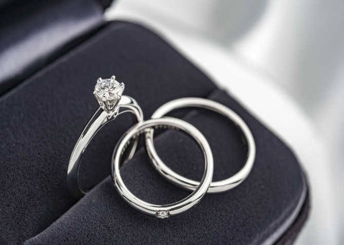 婚約指輪を安く購入する方法